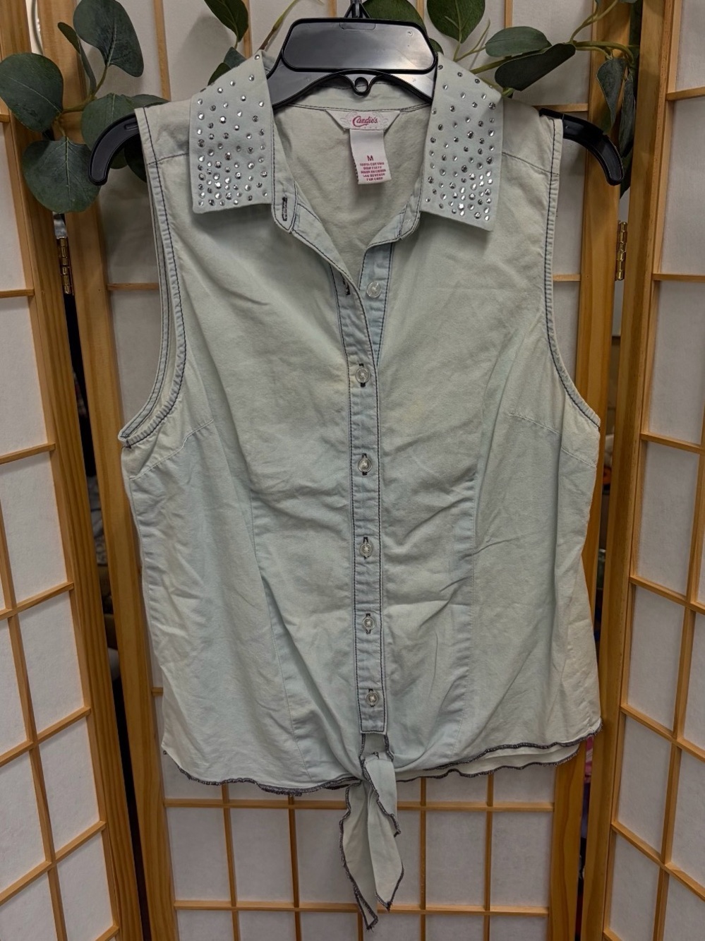 Candie's Mint Green Sleeveless Button-Down Shirt with Studded Collar